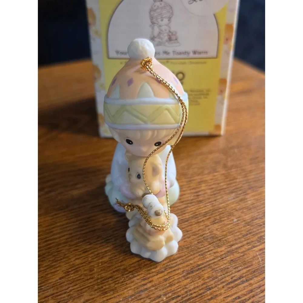 Precious Moments ORNAMENT ~‎ YOUR LOVE KEEPS ME TOASTY WARM 2000 795577